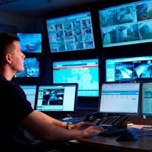 Установка видеонаблюдения на складе: безопасность и контроль под надежной защитой